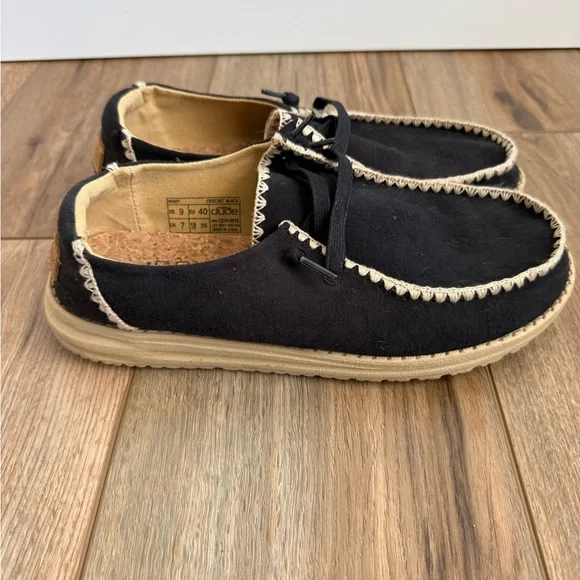 Hey Dude Women’s Black and Tan Crochet Shoes - Picture 3 of 6